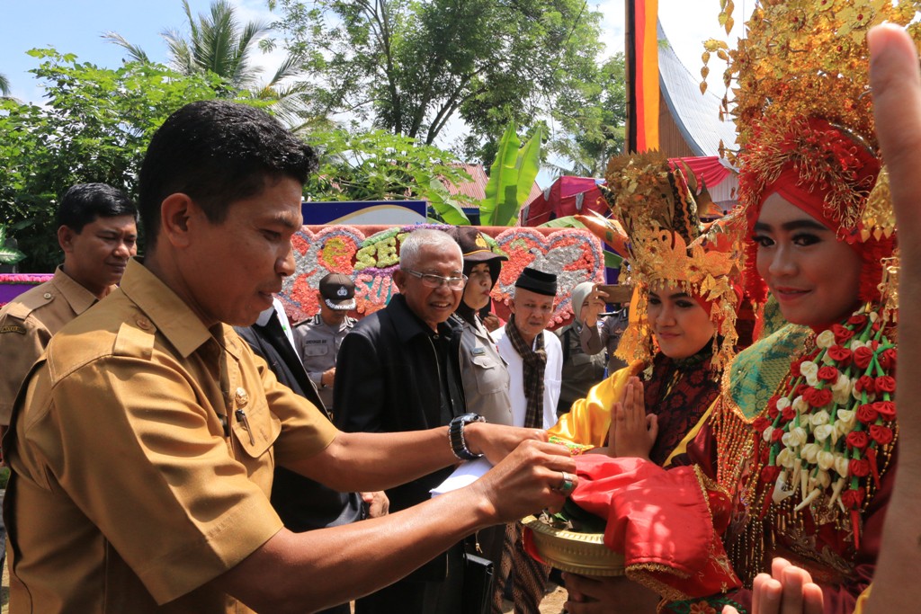 Staf Ahli DafrulPasi Kala menerima tim penilai Camat LATINA